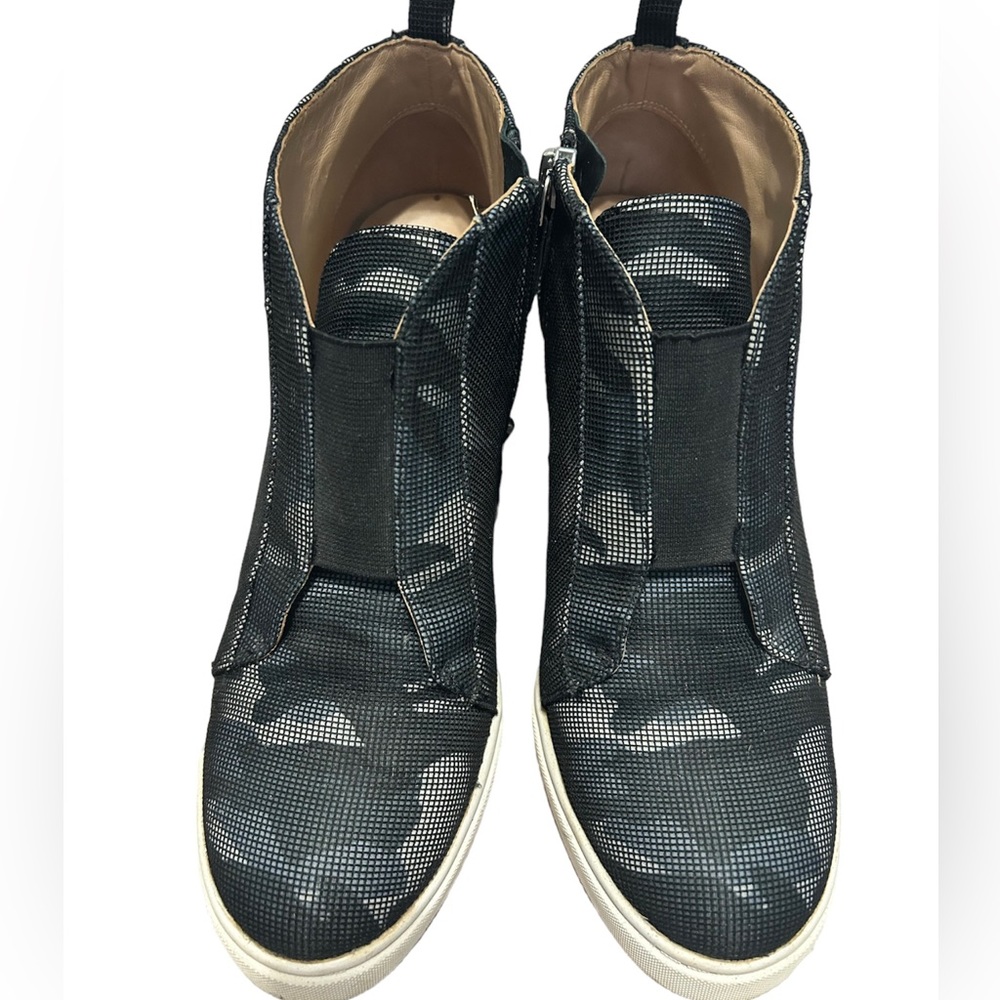 Linea Paolo Felicia Gray Black Camo Print Hidden Wedge Sneaker Zip Up Womens 6